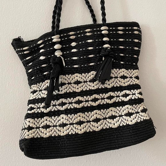 Black and white crochet shoulder bag. - Picture 2 of 5